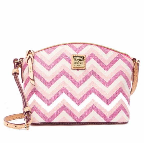 RARE & SOLD OUT! Dooney & Bourke Pink Chevron Suki Crossbody - Picture 3 of 13